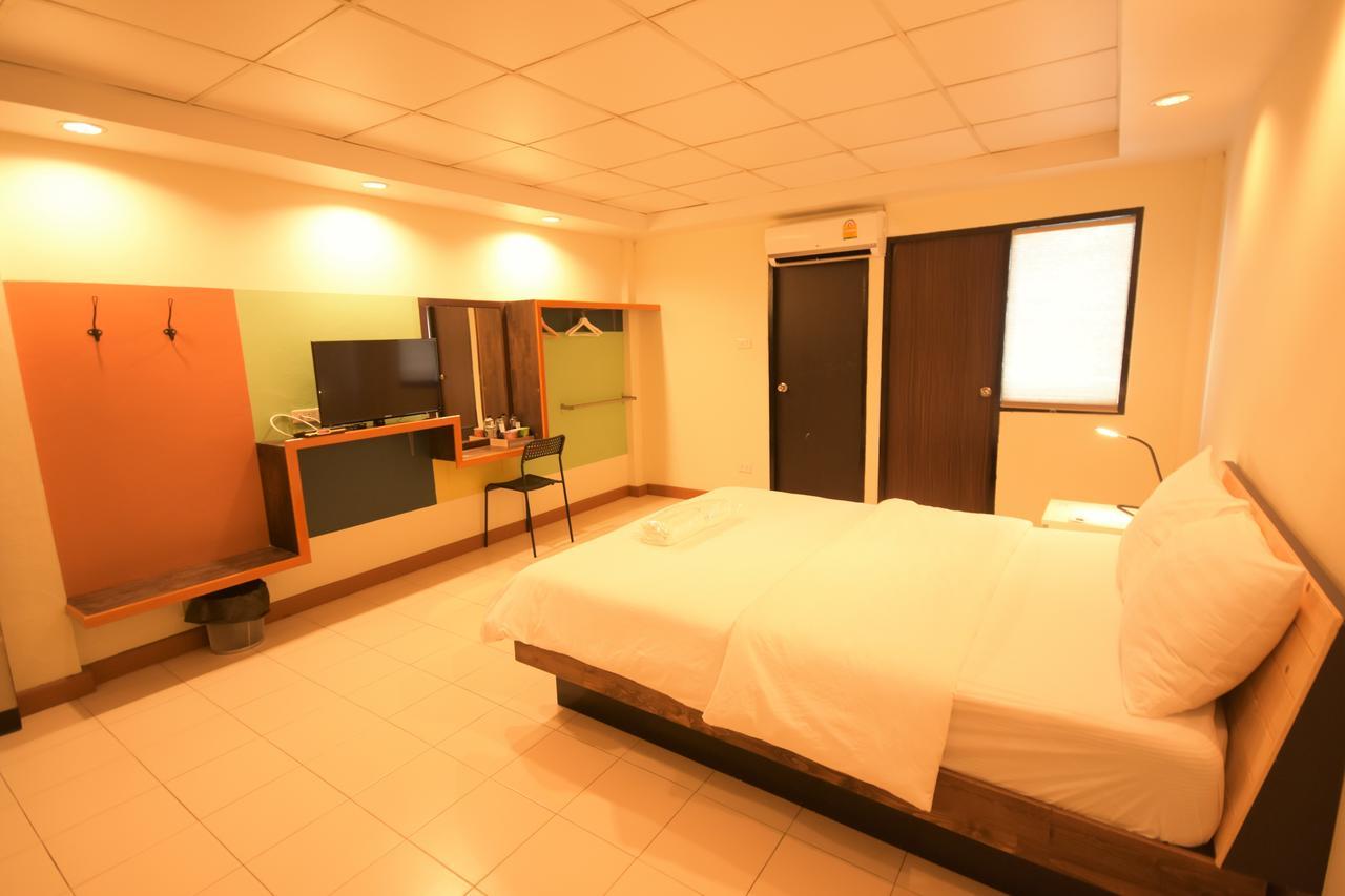 Room At Prachachuen Nonthaburi Exterior photo