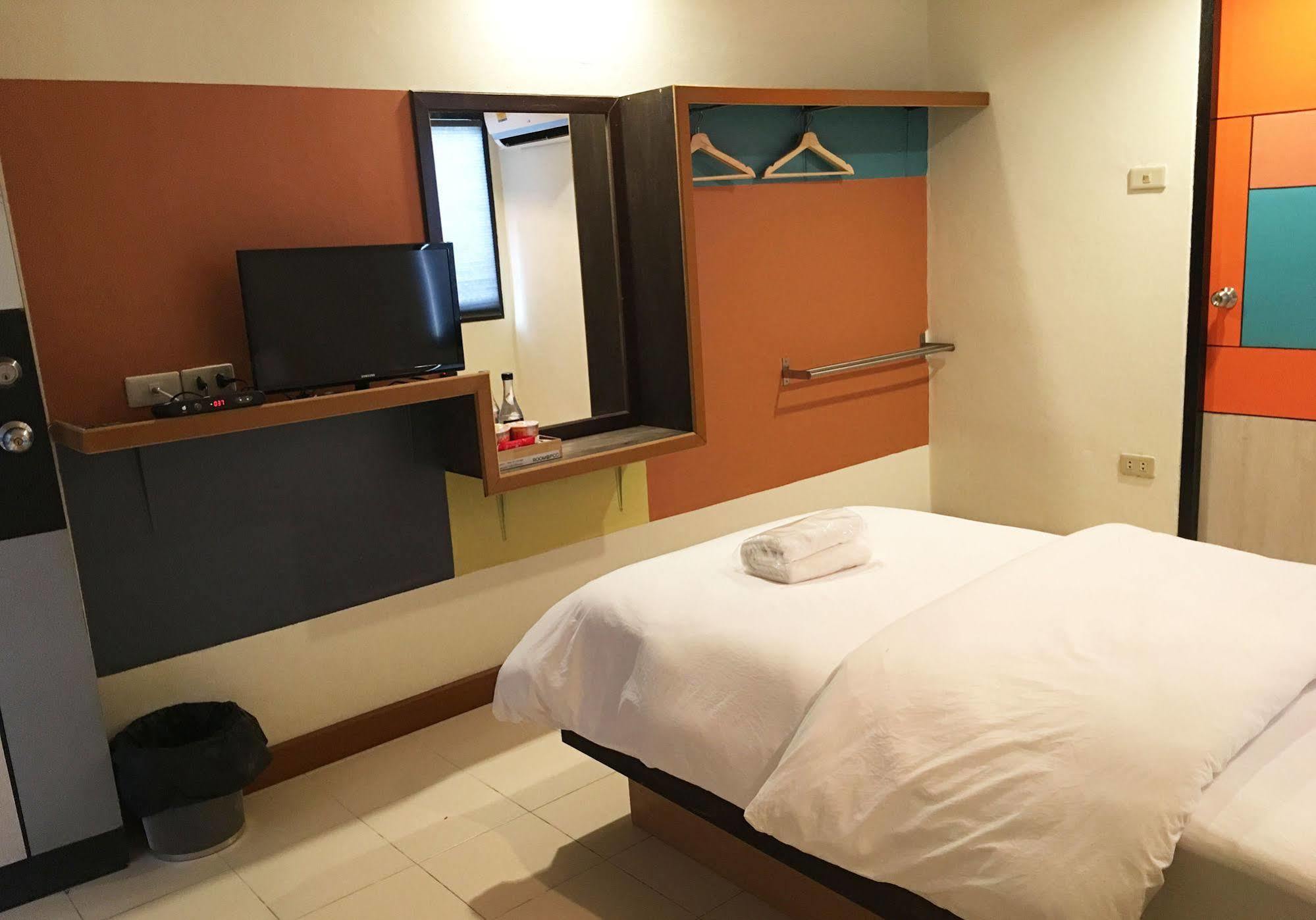 Room At Prachachuen Nonthaburi Exterior photo