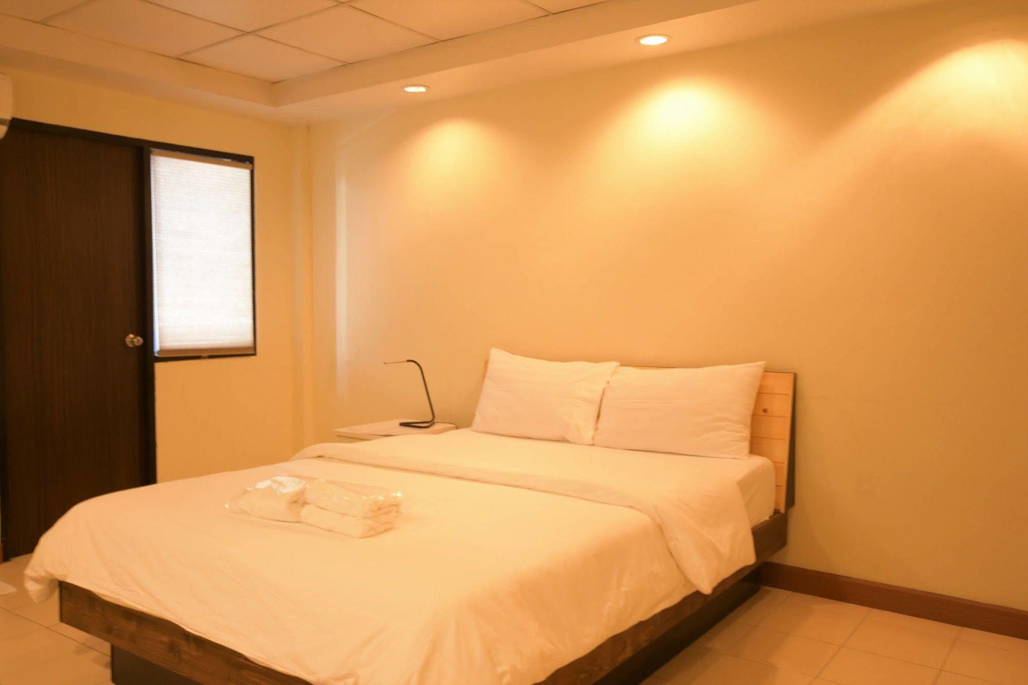 Room At Prachachuen Nonthaburi Exterior photo