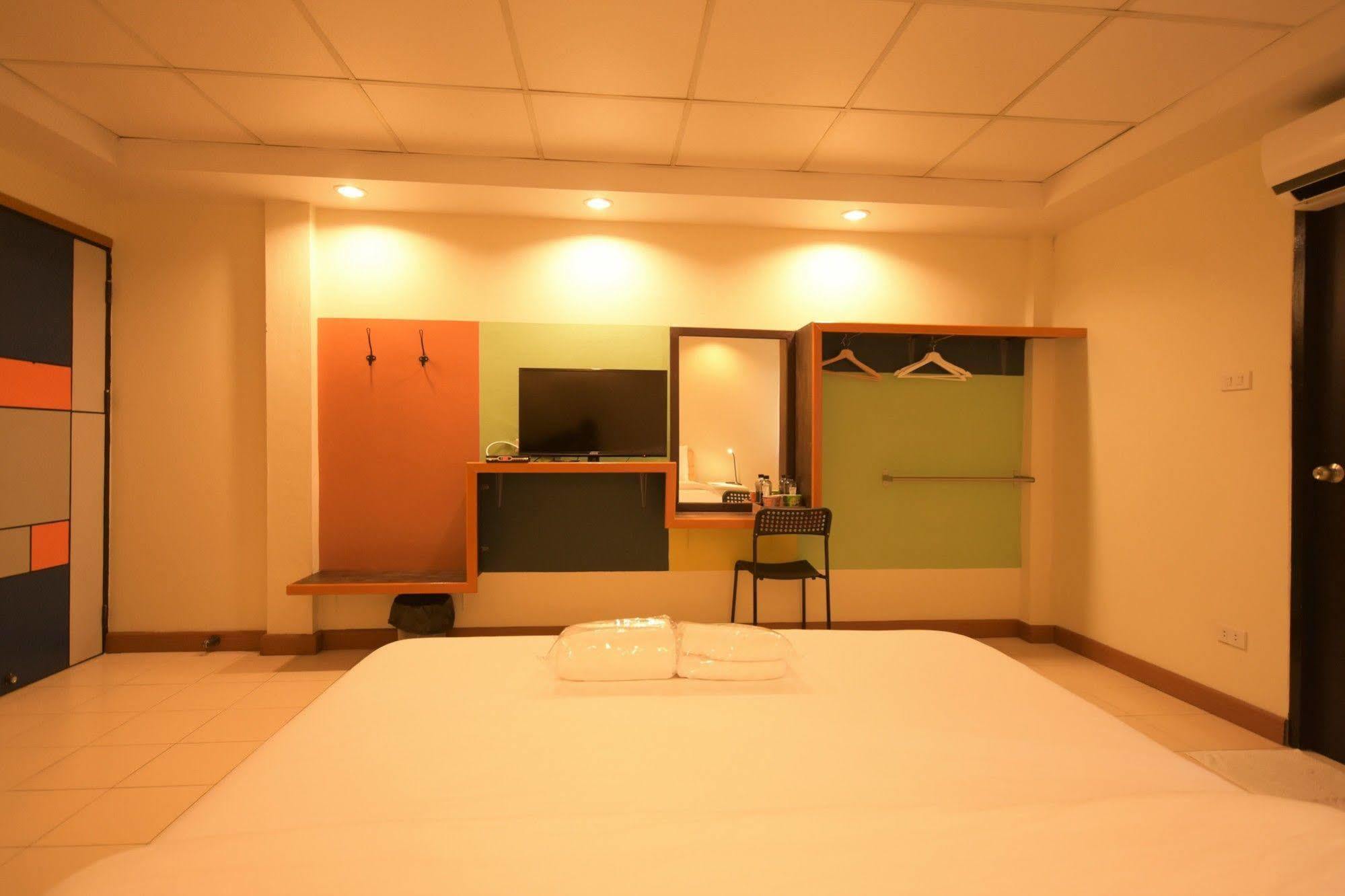 Room At Prachachuen Nonthaburi Exterior photo