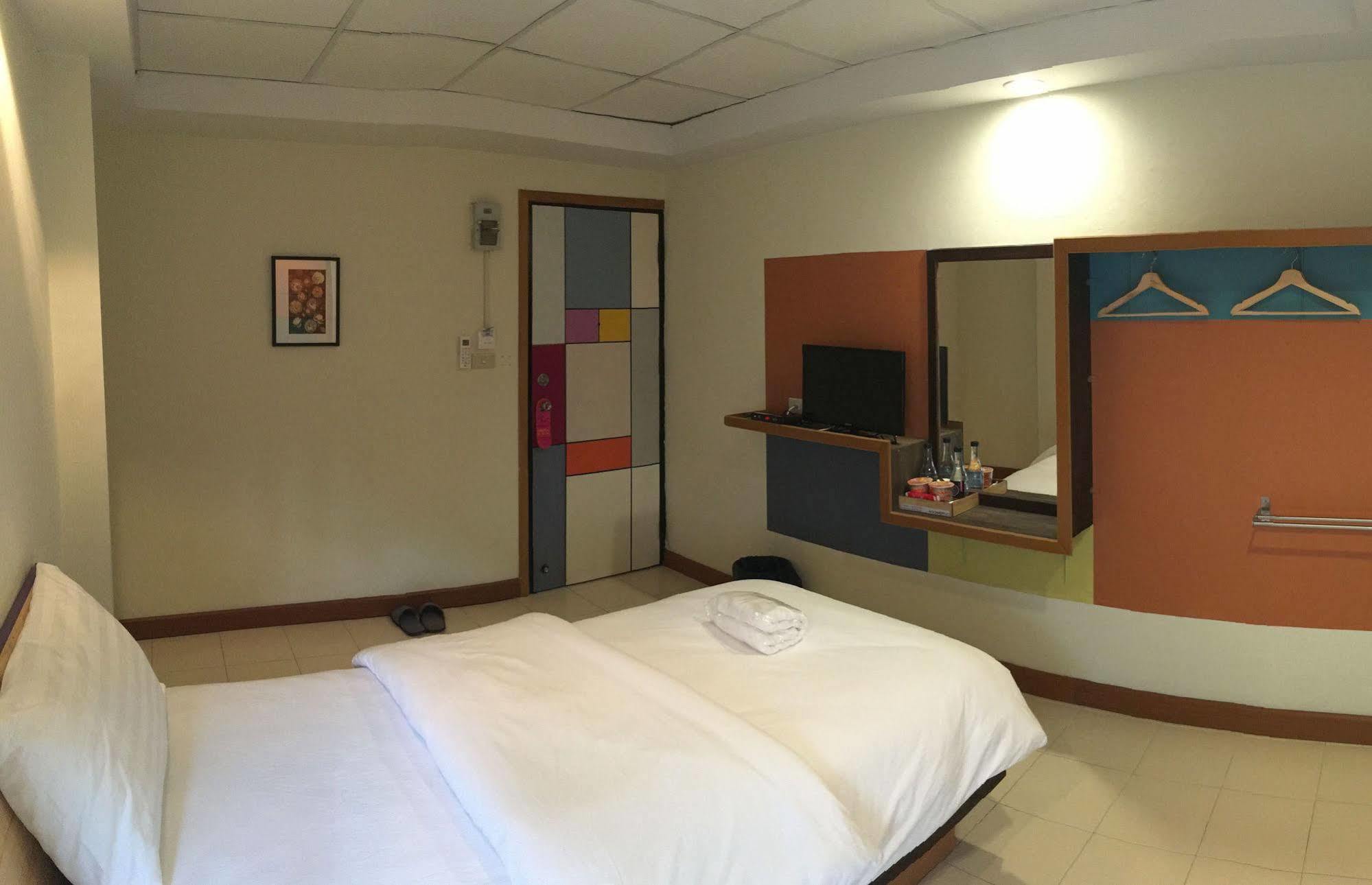 Room At Prachachuen Nonthaburi Exterior photo